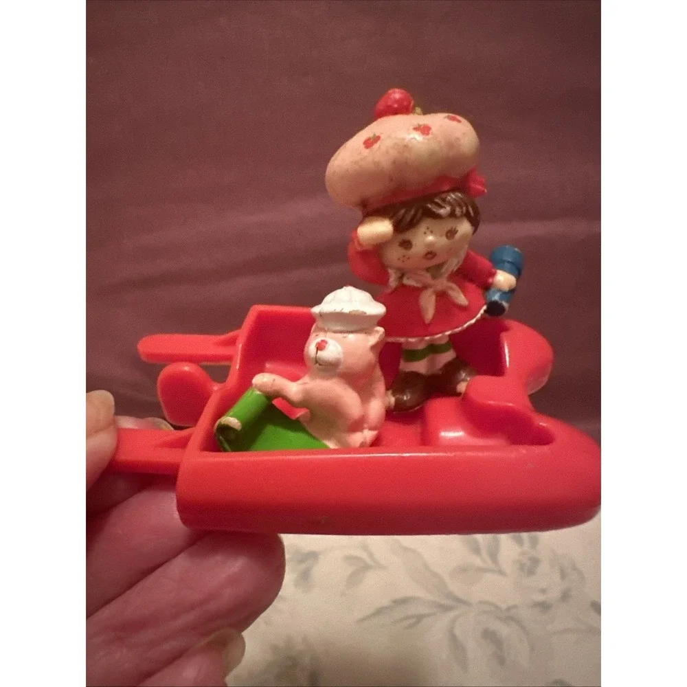 vintage 1983 Strawberry Shortcake & Custard On Sailboat Deluxe